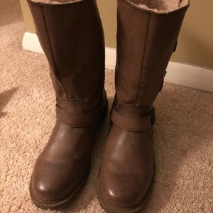 Women’s boots size 7 1/2